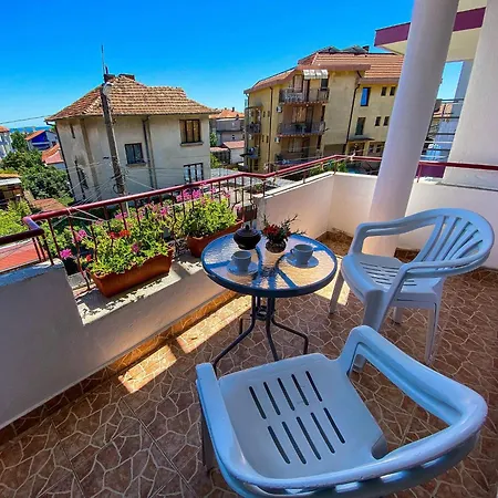 Apartment Yana *